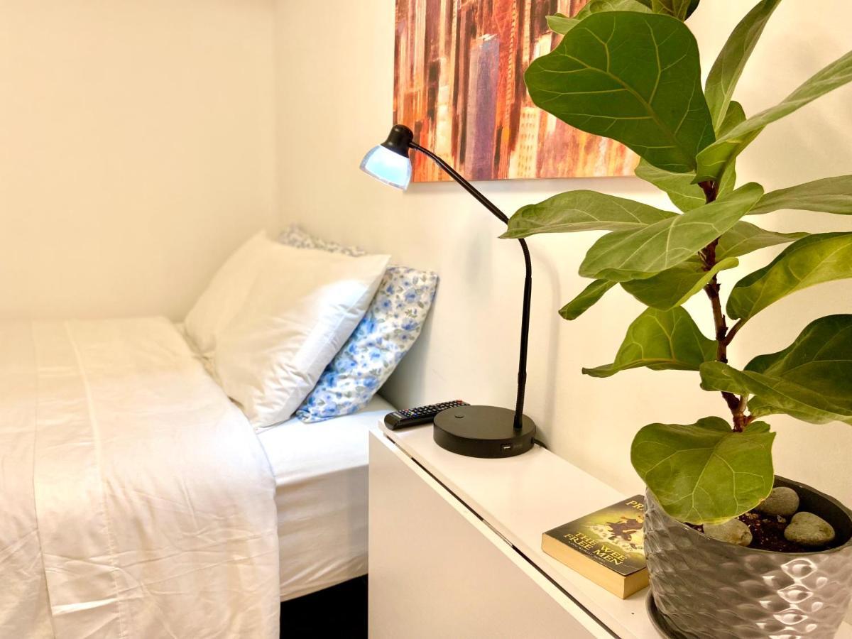 Toronto Bed & Breakfast - Free Parking Εξωτερικό φωτογραφία