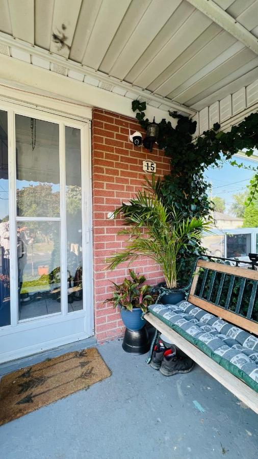 Toronto Bed & Breakfast - Free Parking Εξωτερικό φωτογραφία
