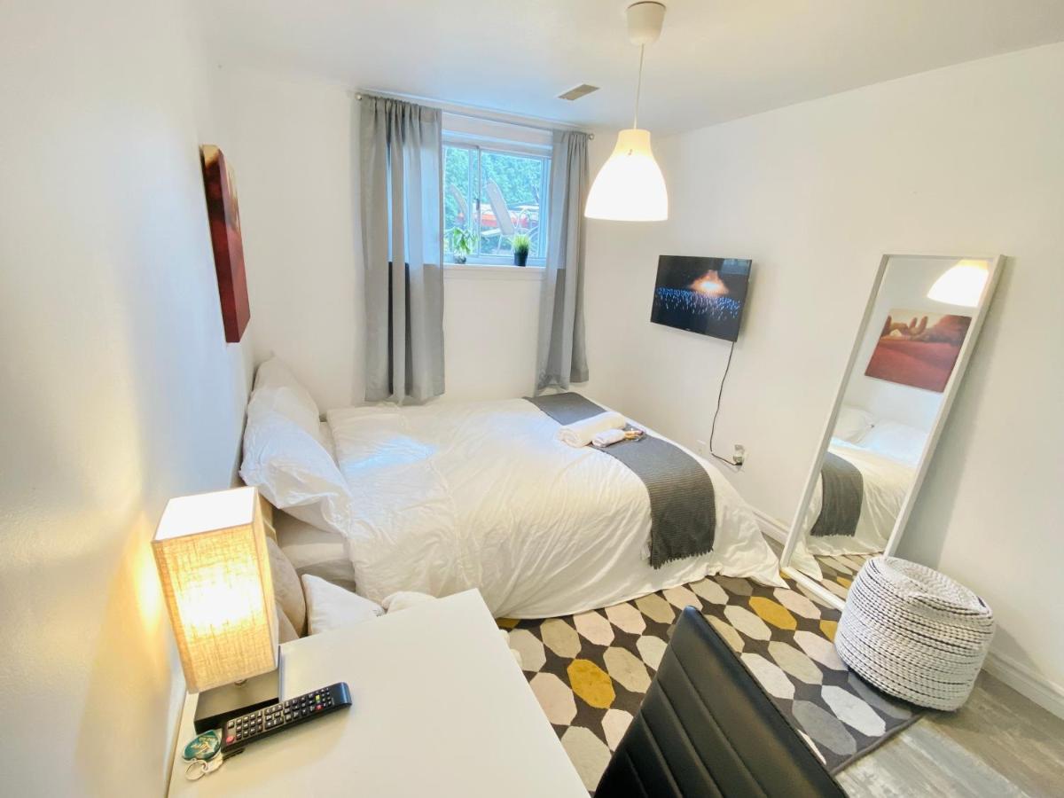 Toronto Bed & Breakfast - Free Parking Εξωτερικό φωτογραφία