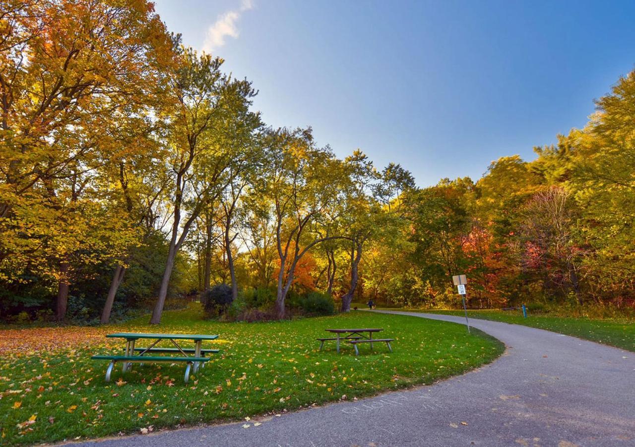 Toronto Bed & Breakfast - Free Parking Εξωτερικό φωτογραφία
